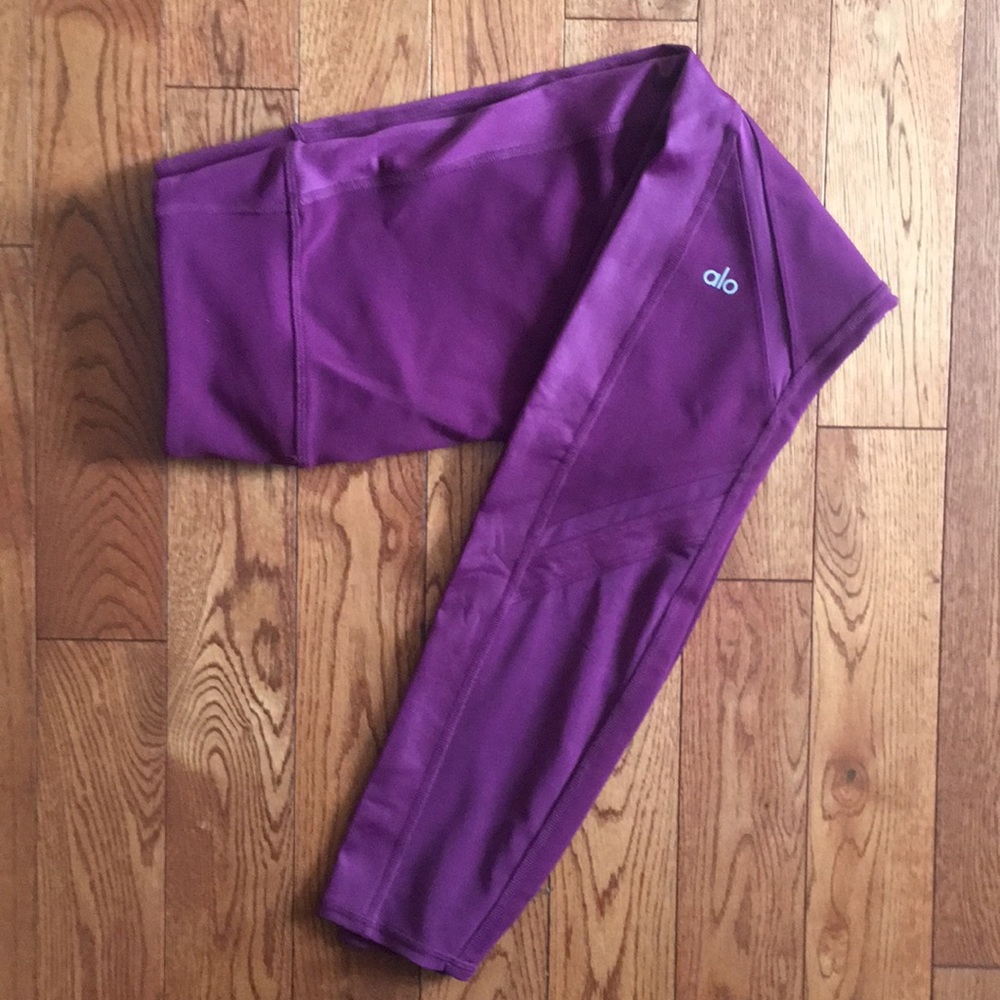 Alo Yoga Epic Legging in Juneberry